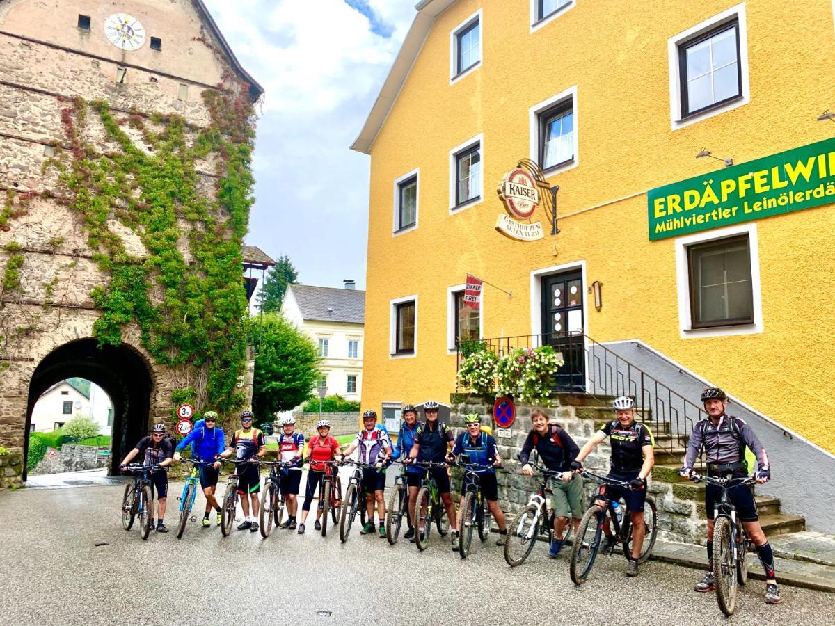 Gasthof 'Zum Alten Turm' Haslach an der Muhl Bagian luar foto